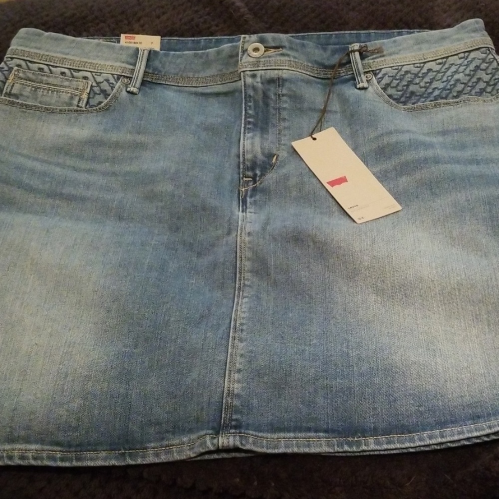 Woman's short Levi Denim Skirt